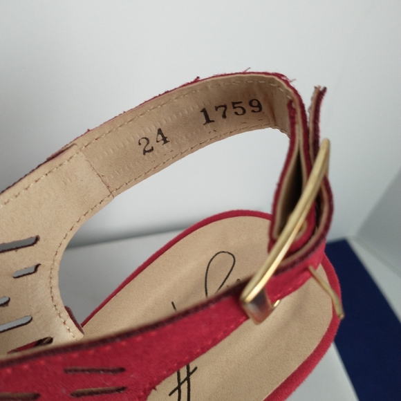 Heels Red Sandals Platform & Belt closure NEW - Picture 4 of 6